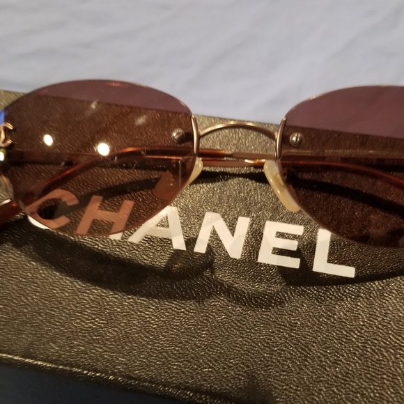 Authentic Chanel sunglass - Picture 2 of 8